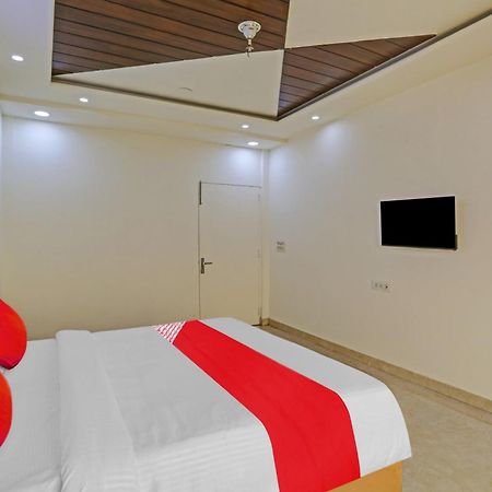 Hotel O Golden Key Inn Punjabi Bagh Nova Deli Exterior foto