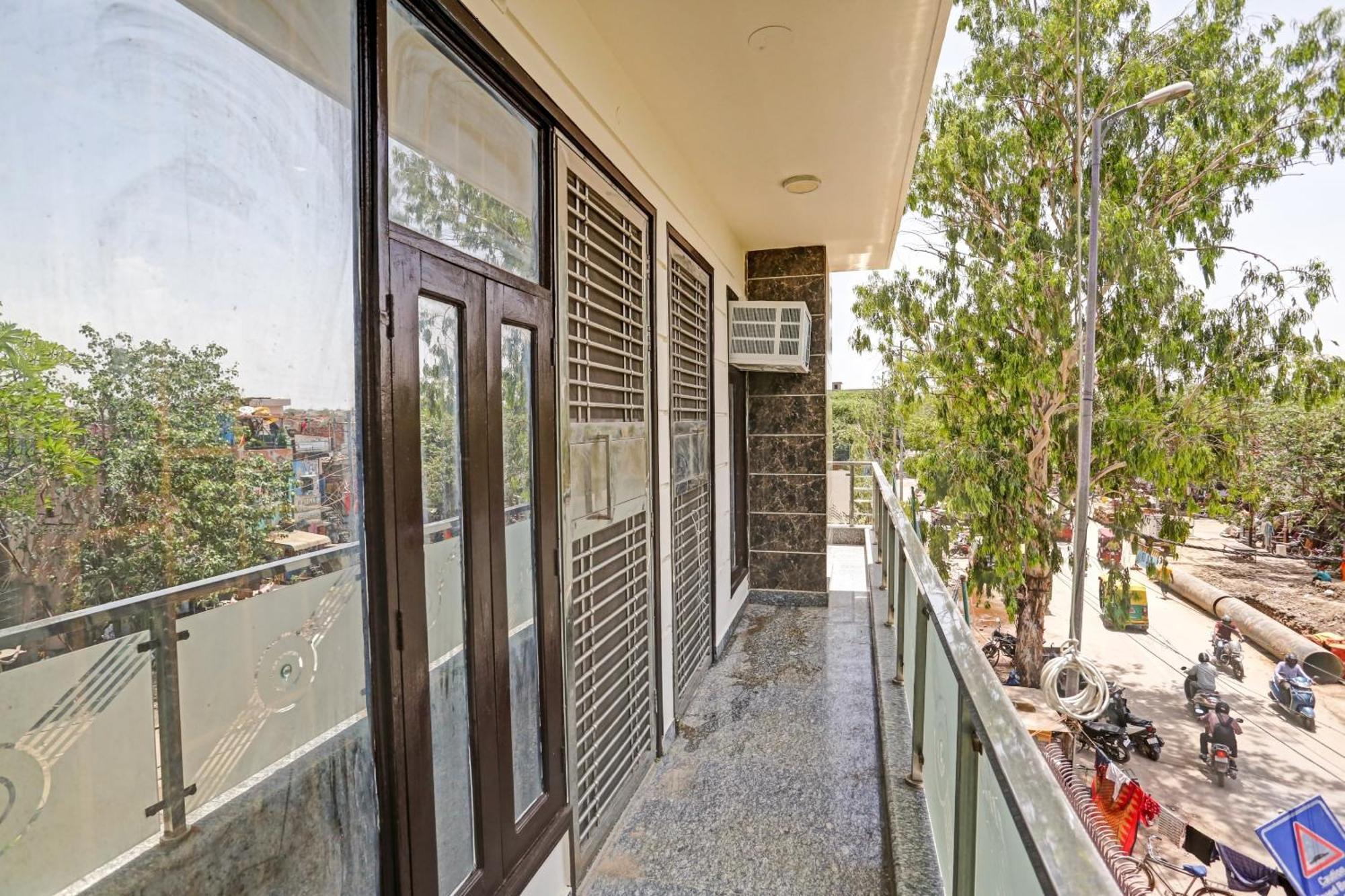 Hotel O Golden Key Inn Punjabi Bagh Nova Deli Exterior foto